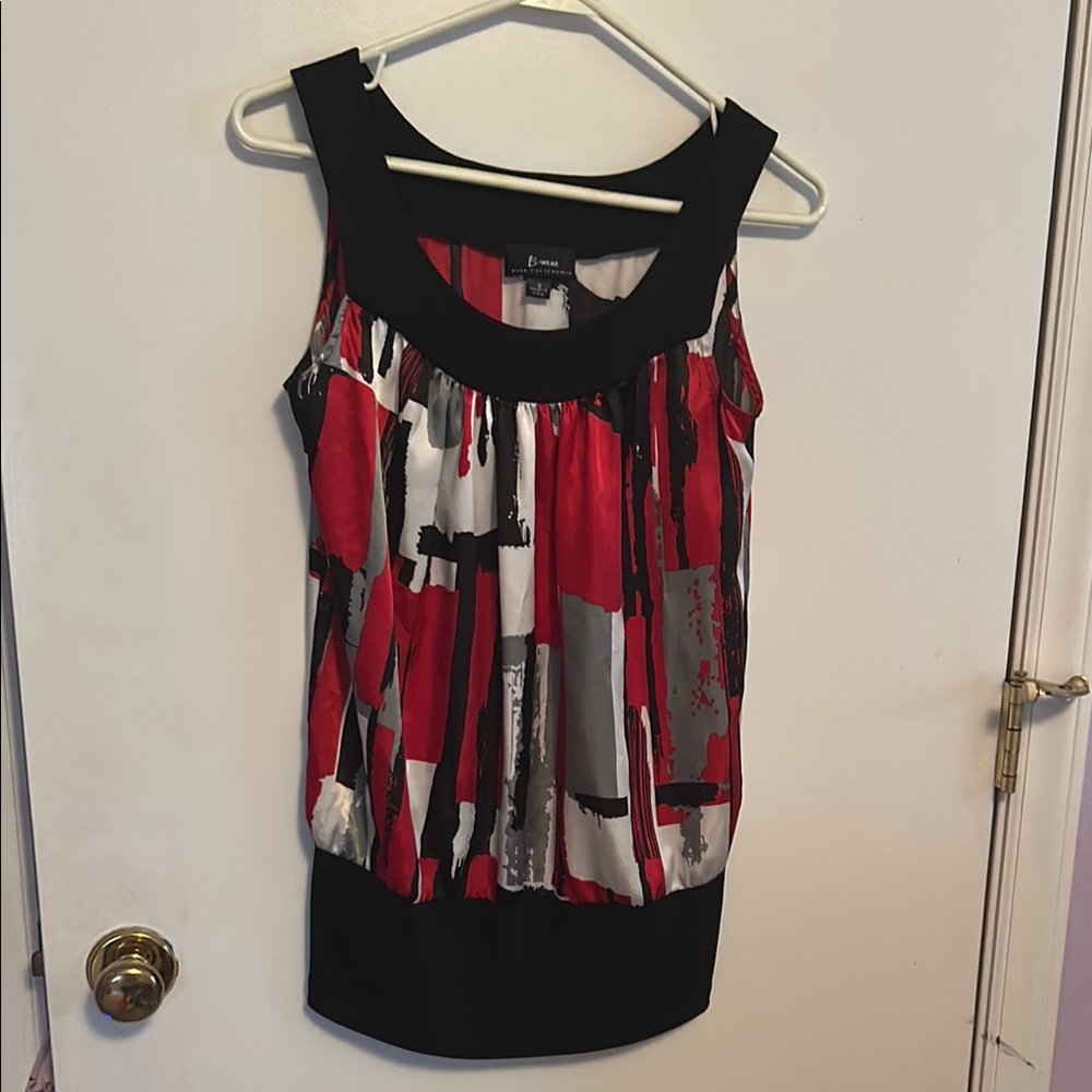 Bwear Black, red, gray and White Graphic Sleeveless Tunic size small